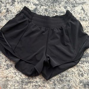 Lululemon Hotty Hot Short 2.5 inch